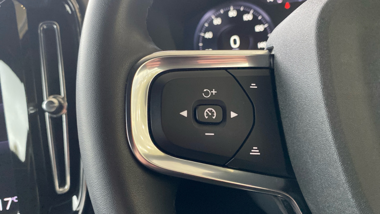 Volvo Xc40 2.0 B4P R DESIGN Pro 5dr Auto [7 speed] Petrol Estate